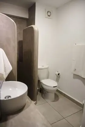 Senior Tek Büyük Yataklı Oda