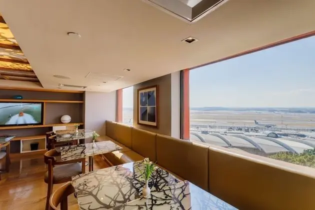 Camino Real Club Queen Breakfast Included for Adults Only