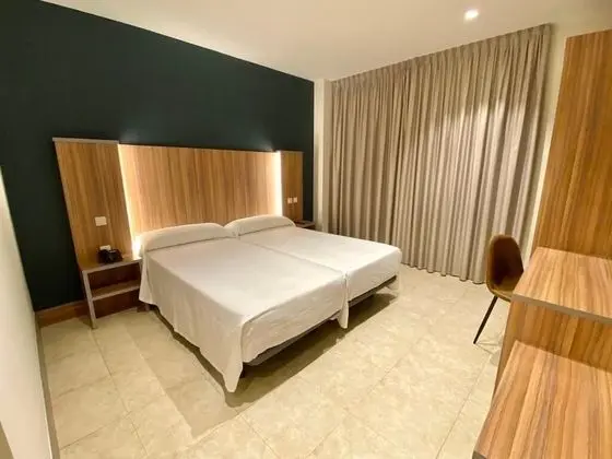 Basic Tek Büyük veya İki Ayrı Yataklı Oda