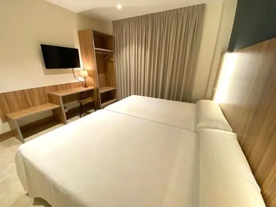 Basic Tek Büyük veya İki Ayrı Yataklı Oda