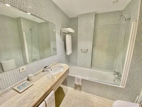 Basic Tek Büyük veya İki Ayrı Yataklı Oda