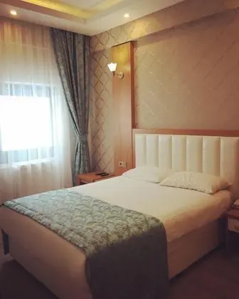 Çift Kişilik, Dağ Manzaralı