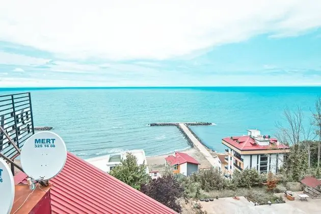 Deniz Manzaralı Çatı Katı Oda