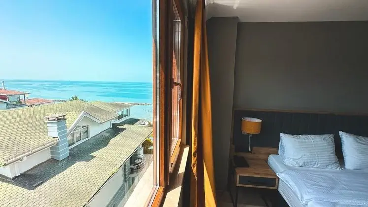 Kısmi Deniz Manzaralı Oda