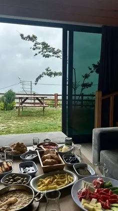 Odada yemek servisi