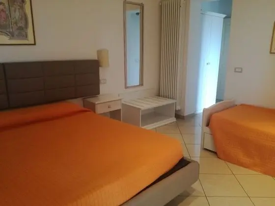 Üç Kişilik Oda