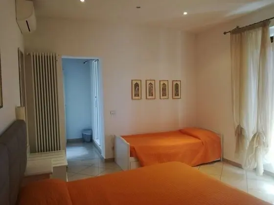 Üç Kişilik Oda