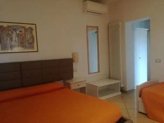 Üç Kişilik Oda