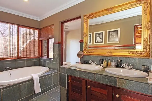 Luxury Süit, 1 En Büyük (King) Boy Yatak, Kişiye Özel Havuzlu, Nehir Manzaralı