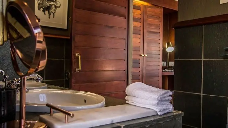 Luxury Süit, 1 En Büyük (King) Boy Yatak, Kişiye Özel Havuzlu, Nehir Manzaralı