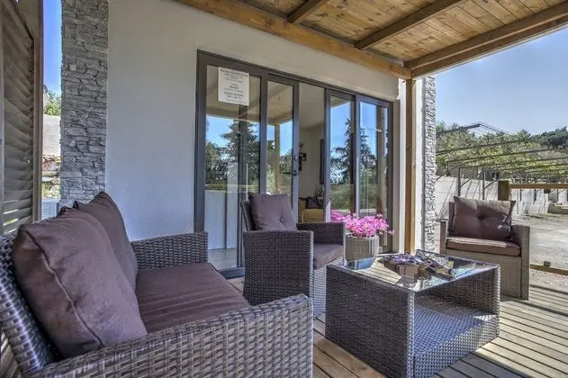 Deluxe Karavan, 2 Yatak Odası, Teras, Bahçe Manzaralı