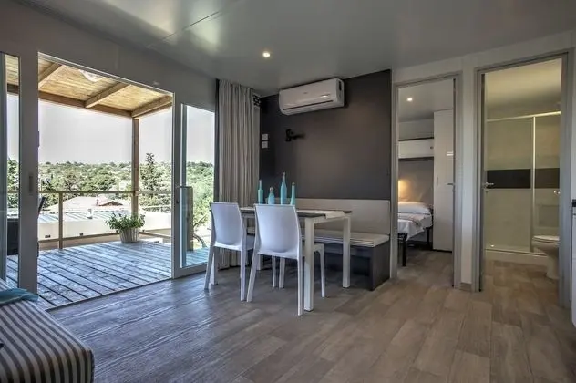 Deluxe Karavan, 2 Yatak Odası, Teras, Bahçe Manzaralı