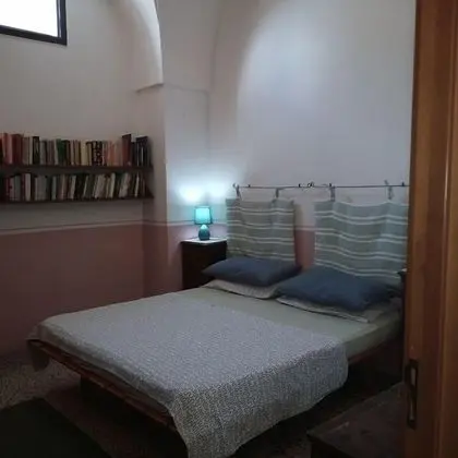 Tek Büyük Yataklı Oda, Ortak Banyo (Arancio)