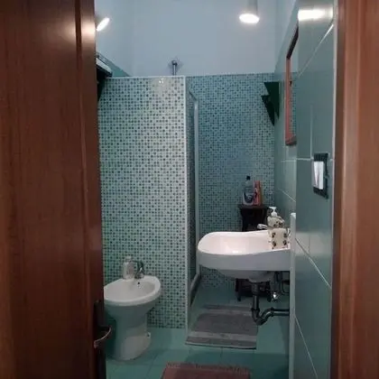 Tek Büyük Yataklı Oda, Ortak Banyo (Arancio)