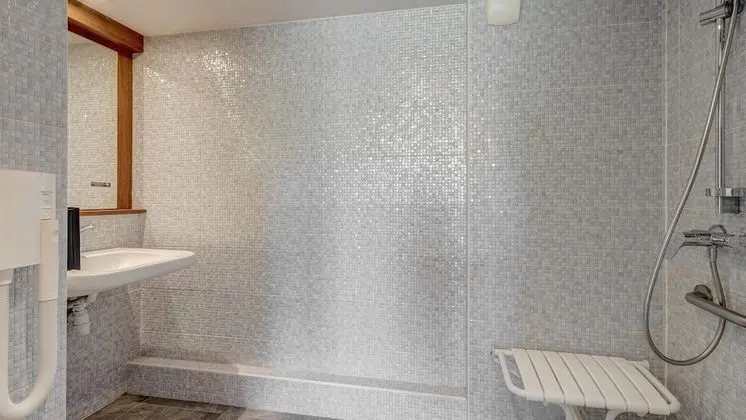 Engellilere uygun banyo