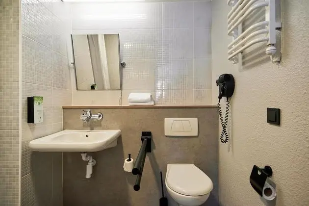 Engellilere uygun banyo