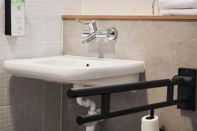 Engellilere uygun banyo