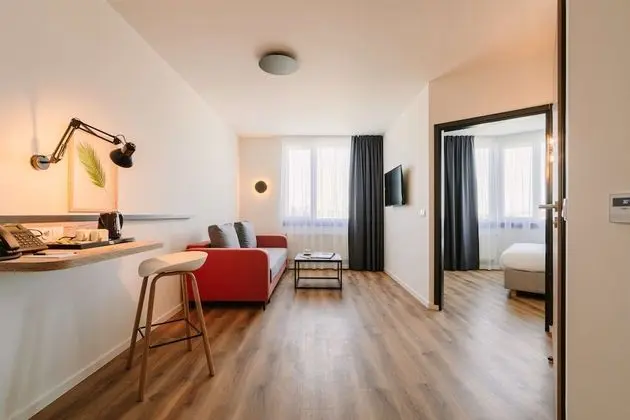 Süit, 1 Çift Kişilik Yatak ve Çekyat