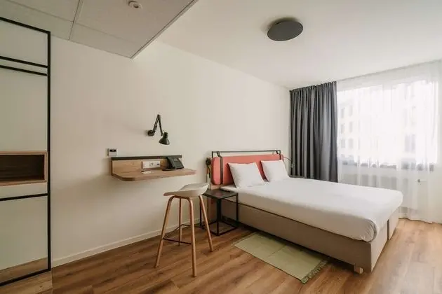 Süit, 1 Çift Kişilik Yatak ve Çekyat