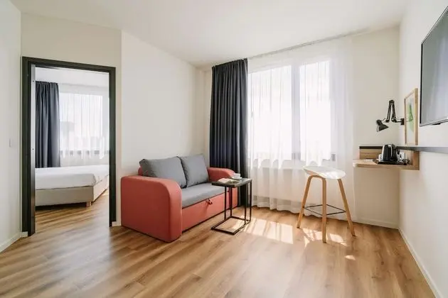 Süit, 1 Çift Kişilik Yatak ve Çekyat