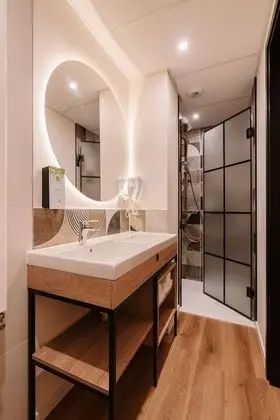 Süit, 1 Çift Kişilik Yatak ve Çekyat