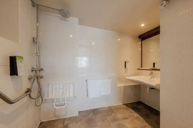 Engellilere uygun banyo