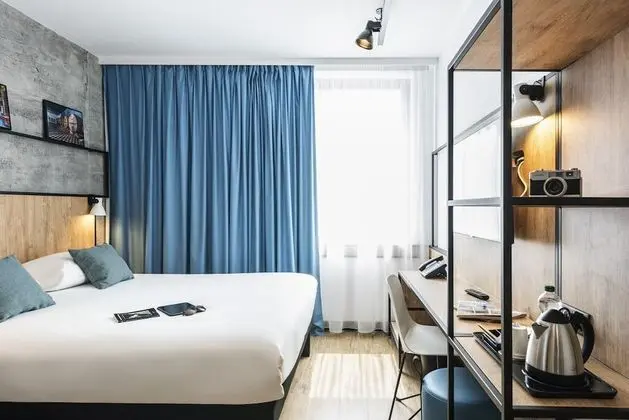 Premium Tek Büyük Yataklı Oda