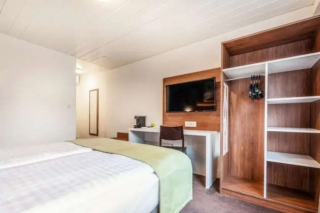 Standard Oda, 1 Büyük (Queen) Boy Yatak