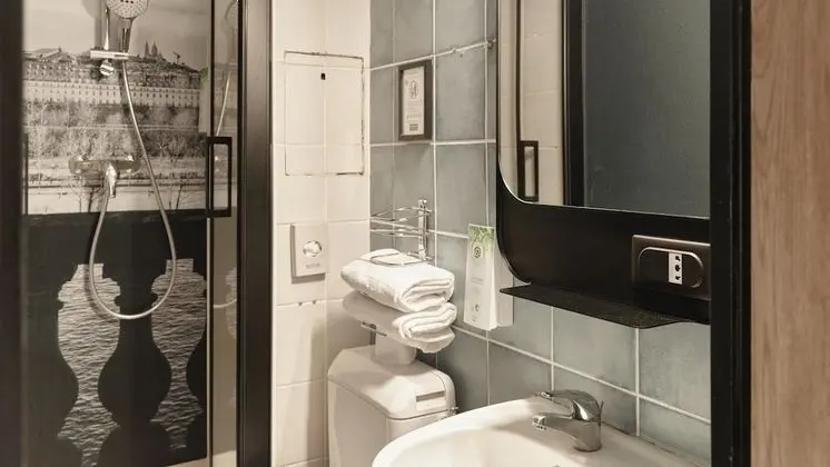 Engellilere uygun banyo