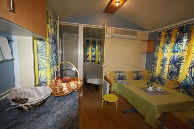 Karavan, Bahçeli (B)