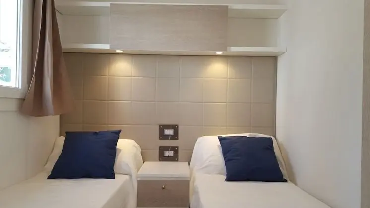 Superior Karavan, Göl Manzaralı