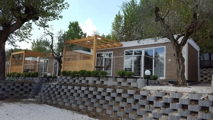 Superior Karavan, Göl Manzaralı