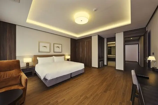 Royal Suite, 3 Bedrooms (Resort)