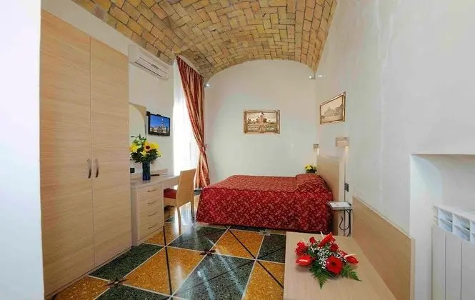 Üç Kişilik Oda