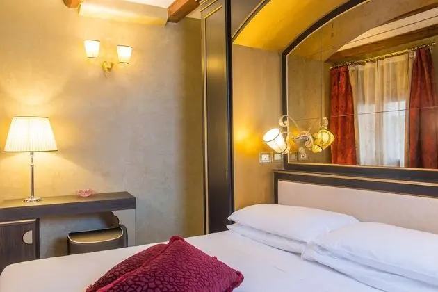 Classic Tek Büyük veya İki Ayrı Yataklı Oda