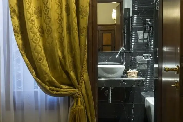 Classic Tek Büyük veya İki Ayrı Yataklı Oda