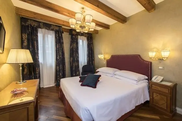 Classic Tek Büyük veya İki Ayrı Yataklı Oda