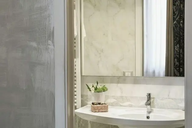 Superior Tek Büyük Yataklı Oda (with extra bed)