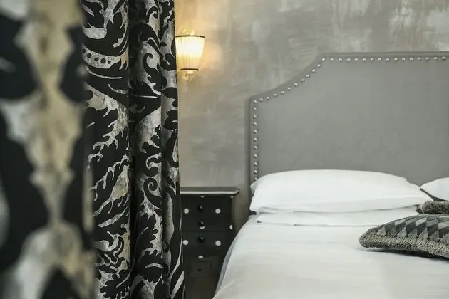 Superior Tek Büyük Yataklı Oda (with extra bed)