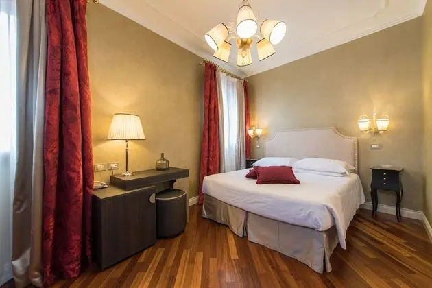 Superior Tek Büyük Yataklı Oda (with extra bed)