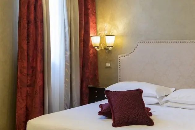 Superior Tek Büyük Yataklı Oda (with extra bed)