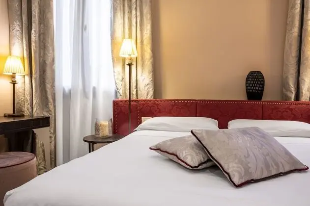 Superior Tek Büyük Yataklı Oda (with extra bed)