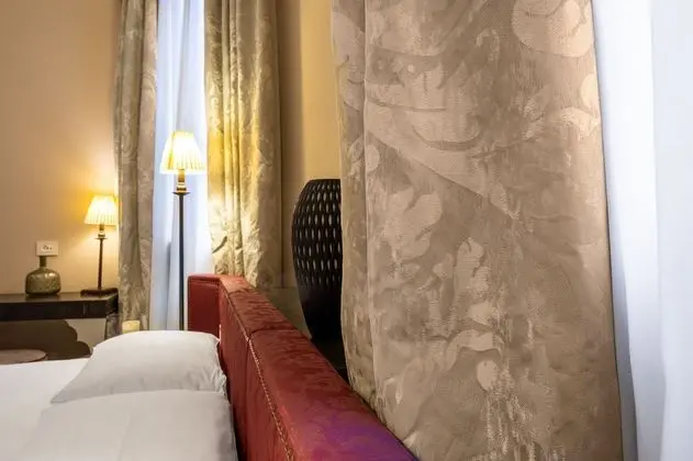 Superior Tek Büyük Yataklı Oda (with extra bed)