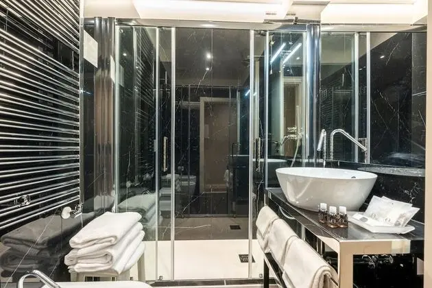 Superior Tek Büyük Yataklı Oda (with extra bed)