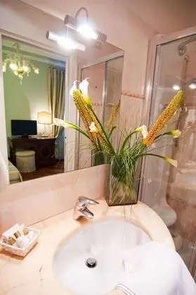 Superior Tek Büyük Yataklı Oda (with extra bed)