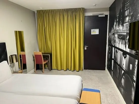 Economy room