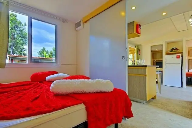 Karavan, 2 Yatak Odası, Havuz Kullanımı
