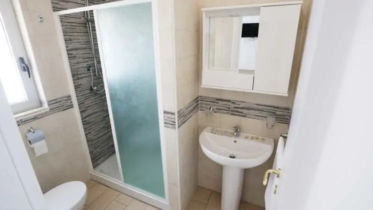 Basic Bungalov, 1 Büyük (Queen) Boy Yatak