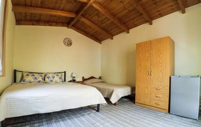 Bungalow with shared WC