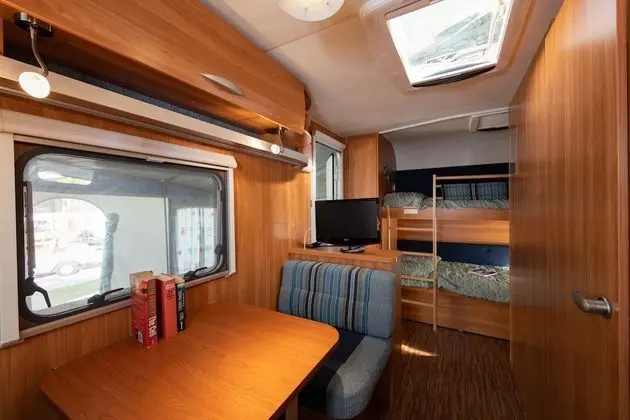 Basic Karavan, 2 Yatak Odası (Caravan Burstner)